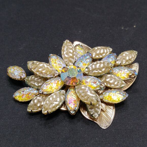 Vintage 1950s Molded Lava Glass Aurora Borealis Rhinestone Floral Brooch - Picture 6 of 10